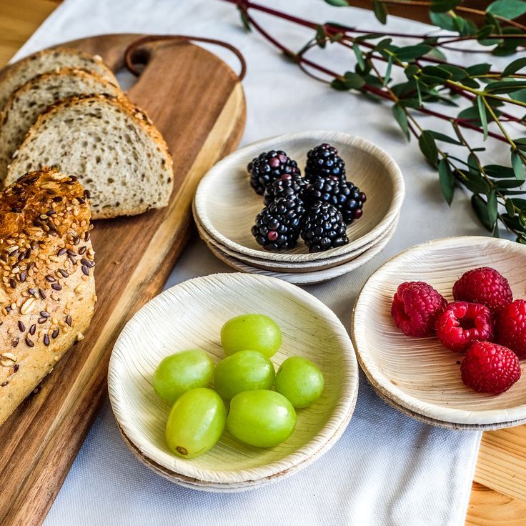 it's berry season! 😍 these mini plates are perfect for serving your freshly picked berries 🍓
